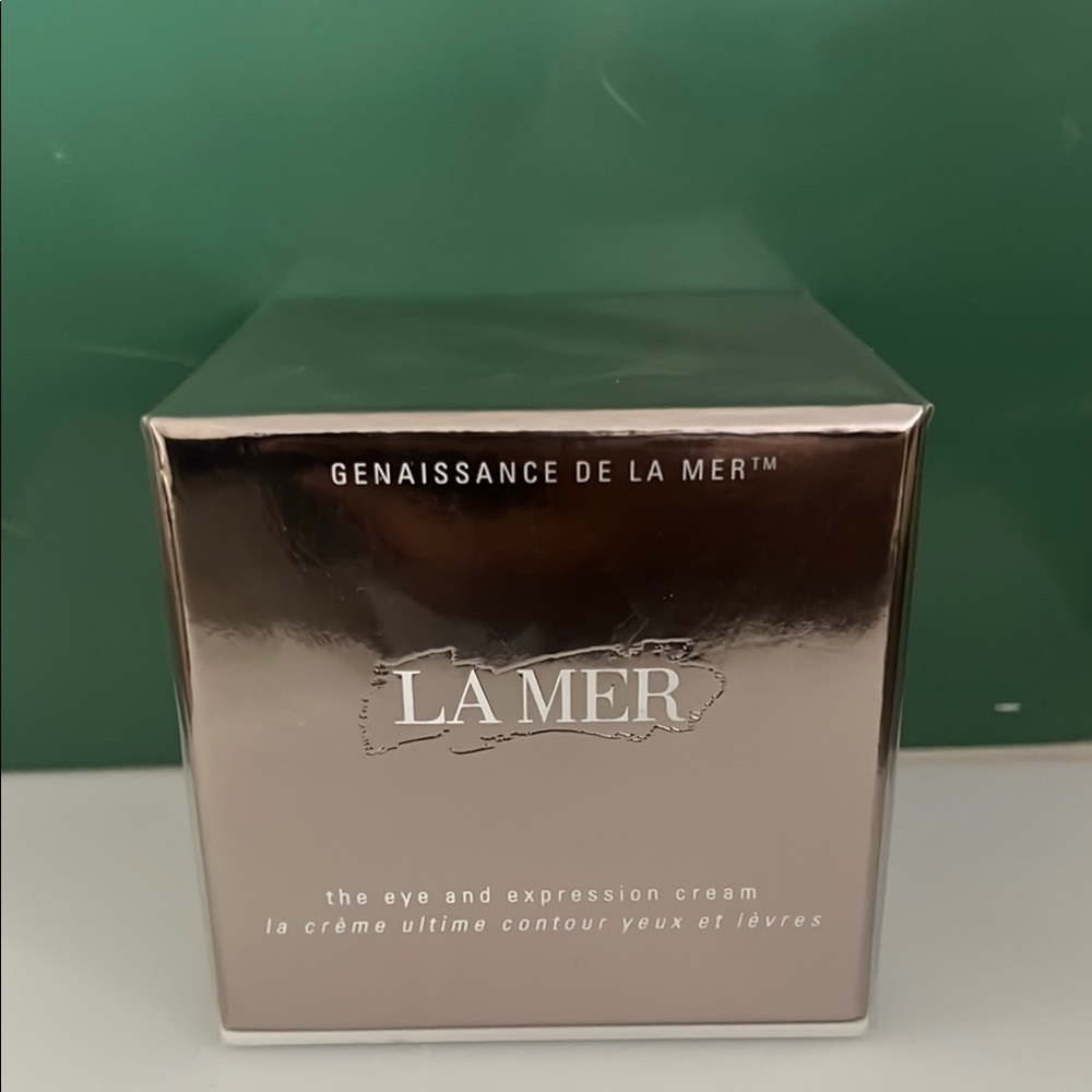 La Mer Genaissance Eye Cream in Silver Packaging